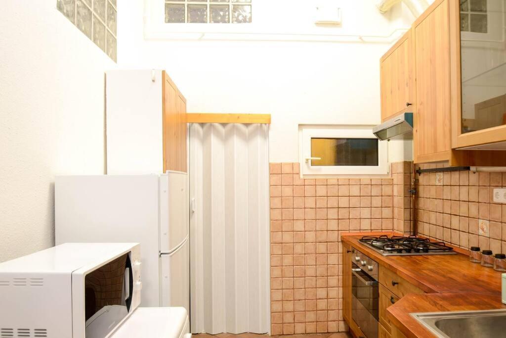 Famous Kiraly Street At Large 3Br 10Ppl @ Central Budapeste Exterior foto