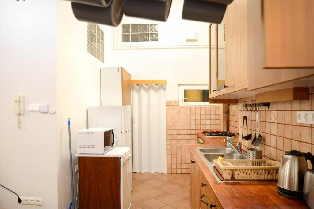 Famous Kiraly Street At Large 3Br 10Ppl @ Central Budapeste Exterior foto