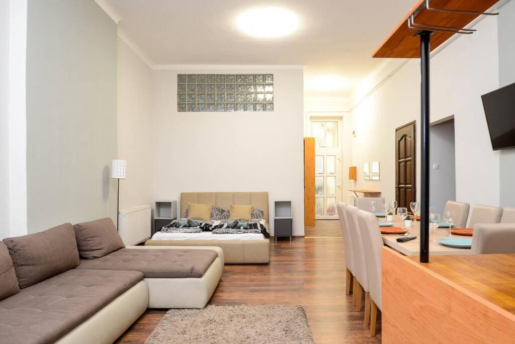 Famous Kiraly Street At Large 3Br 10Ppl @ Central Budapeste Exterior foto