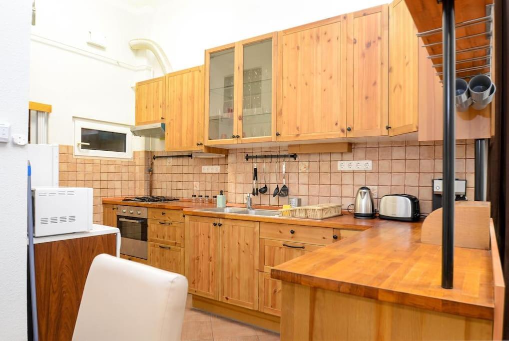 Famous Kiraly Street At Large 3Br 10Ppl @ Central Budapeste Exterior foto