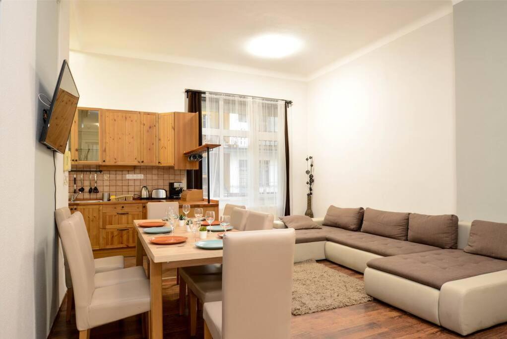 Famous Kiraly Street At Large 3Br 10Ppl @ Central Budapeste Exterior foto